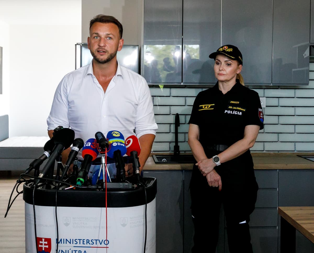 Minister vnútra Matúš Šutaj Eštok (Hlas) a prezidentka Policajného zboru Dana Maškarová. Foto: Dano Veselský/TASR