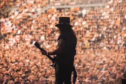 Slash na koncerte vo Fínsku. Foto: Guns N' Roses/FB