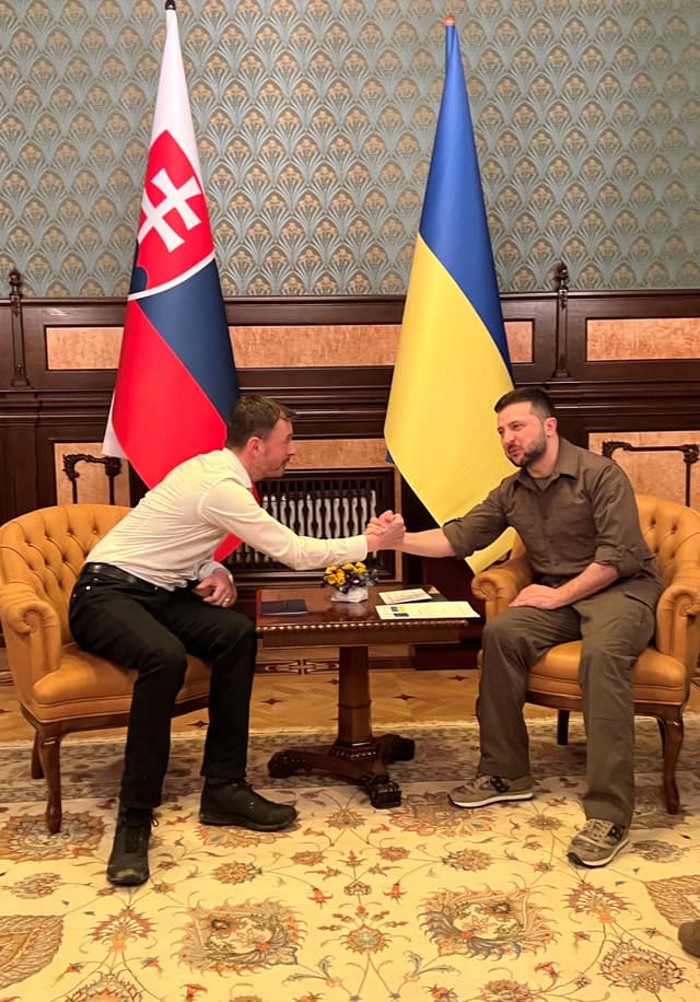 Eduard Heger a Volodymyr Zelenskyj v roku 2022. Foto TASR/ÚV SR