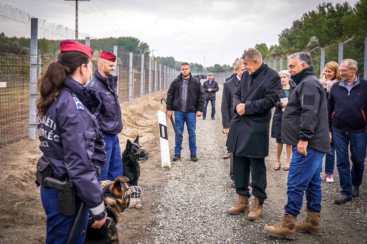 Andrej Babiš a Viktor Orbán pri hraničnom plote v Maďarsku v roku 2021. Foto: Facebook