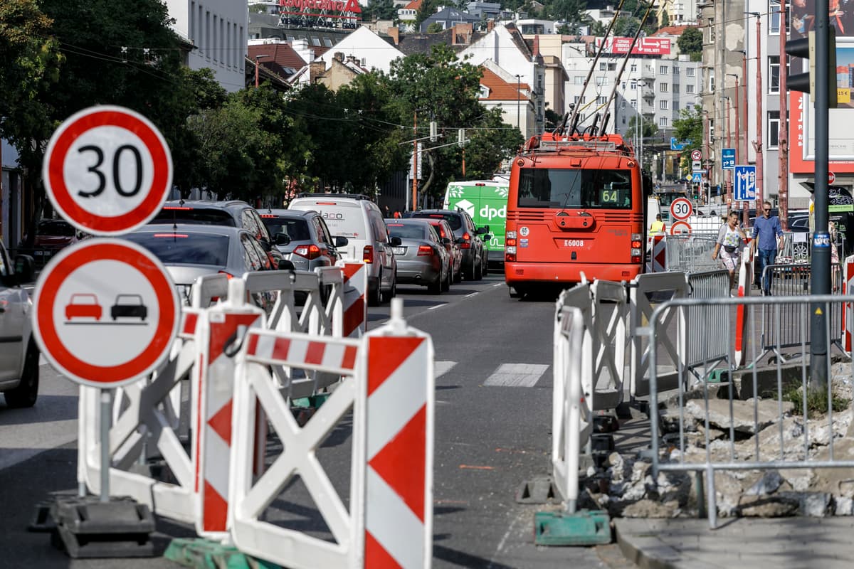Rekonštrukcia potrubia na Šancovej ulici. FOTO: TASR/Dano Veselský