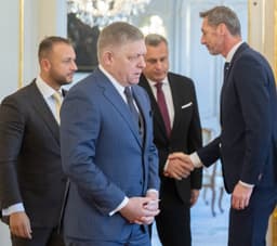 Lídri politických strán Róbert Fico, Andrej Danko, Matúš Šutaj Eštok a Milan Majerský po stretnutí u prezidenta Petra Pellegriniho. Foto: TASR/Martin Baumann