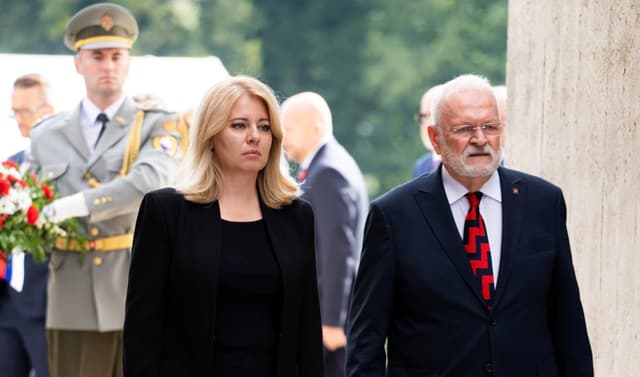 Zuzana Čaputová a Ivan Gašparovič na oslavách SNP v Banskej Bystrici. Foto Facebook/Zuzana Čaputová