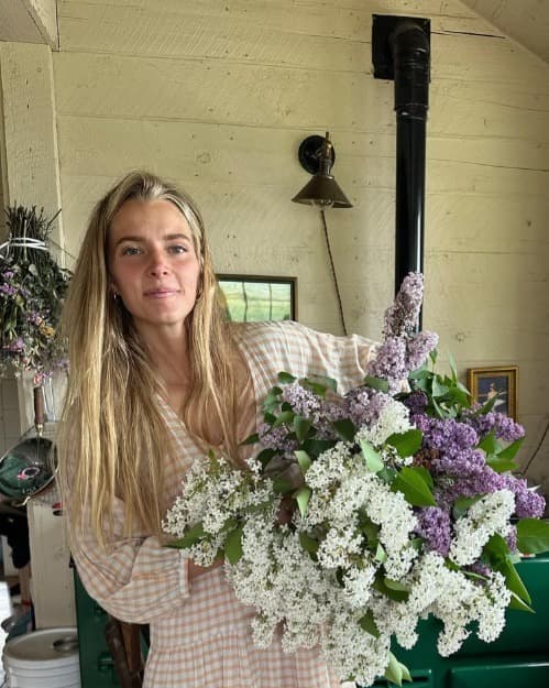 Hannah Neeleman, "tradwife" influencerka známa ako Ballerina Farm. Zdroj: Instagram