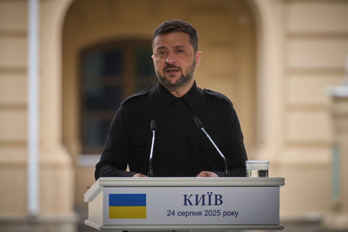 Foto: Ukrajinský prezident Volodymyr Zelenskyj počas spoločnej tlačovej konferencie s kanadským premiérom Markom Carneyom v Kyjeve v nedeľu 24. augusta 2025. Foto: TASR/AP