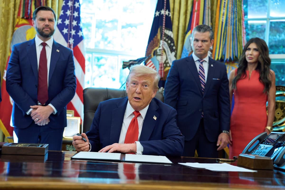Americký prezident Donald Trump (v strede). Foto: TASR/AP