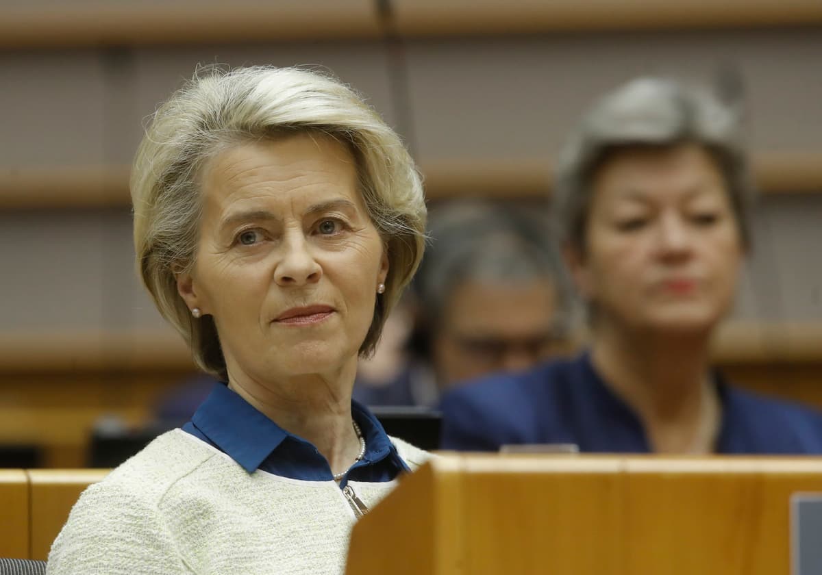 Ursula von der Leyenová a Ylva Johannsonová. Foto: OLIVIER HOSLET / EPA / Profimedia