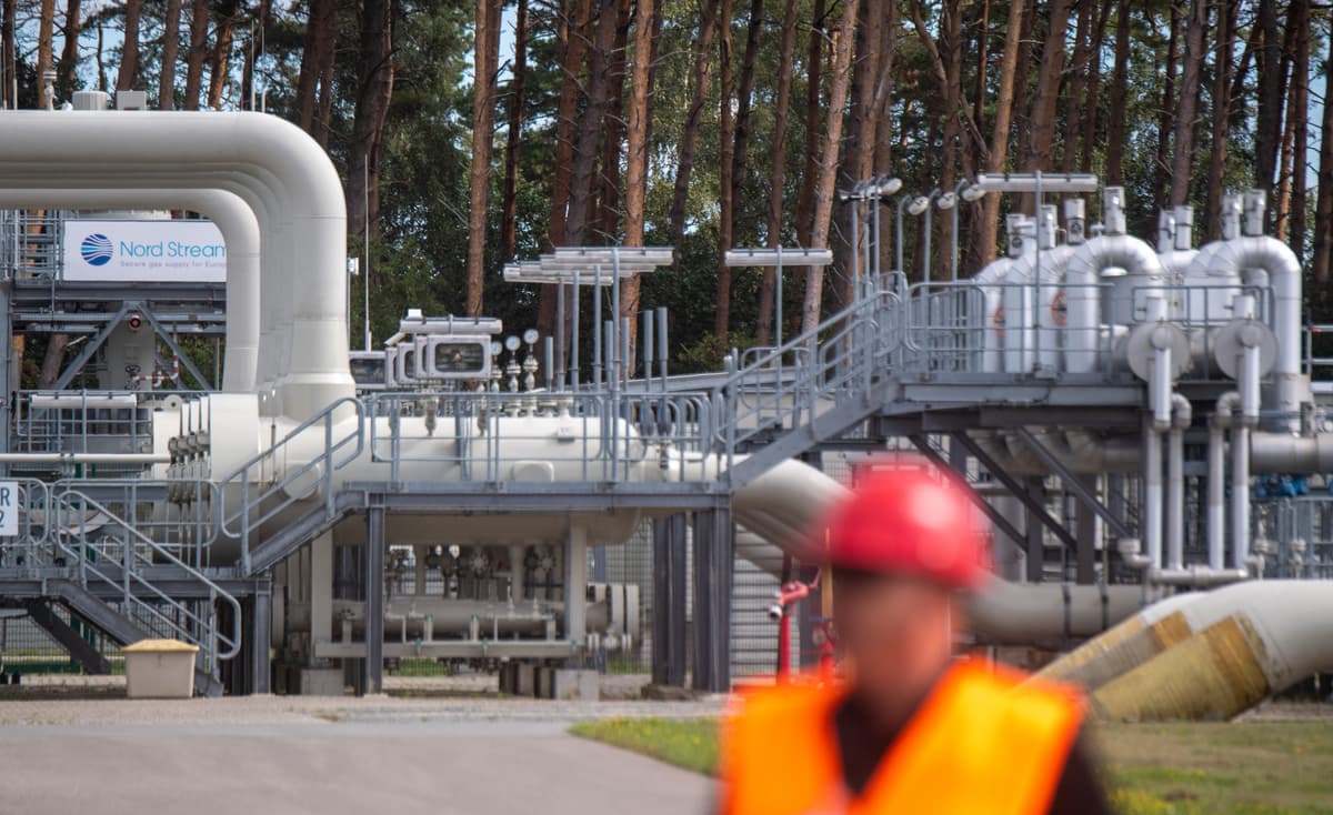 Potrubné systémy a uzatváracie zariadenia v prijímacej stanici plynovodu Nord Stream 1 v Baltskom mori a odovzdávacej stanice plynovodu OPAL v Lubmine na severe Nemecka 30. augusta 2022. Foto: TASR/AP