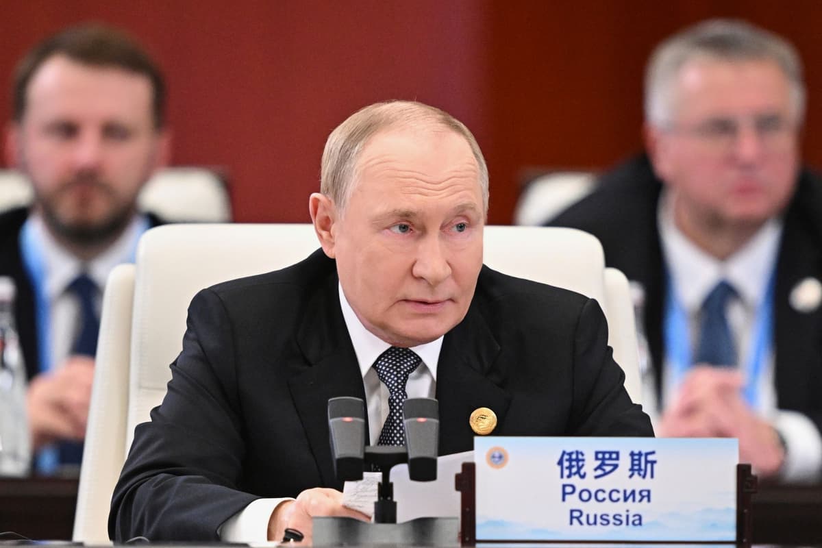 Vladimir Putin hovorí počas samitu Rady hláv štátov Šanghajskej organizácie pre spoluprácu v meste Tchien-ťin 1. septembra 2025. Foto: TASR/AP