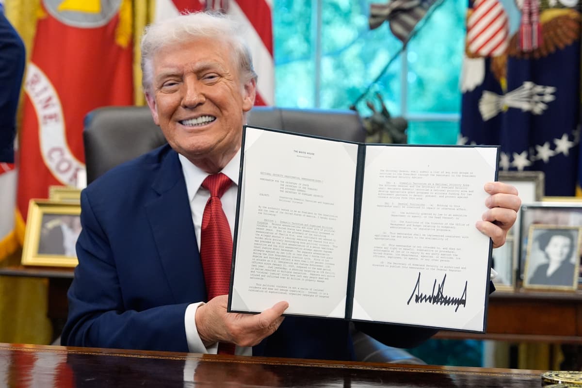Donald Trumo v Oválnej pracovni 25. 9. 2025. Foto TASR/AP