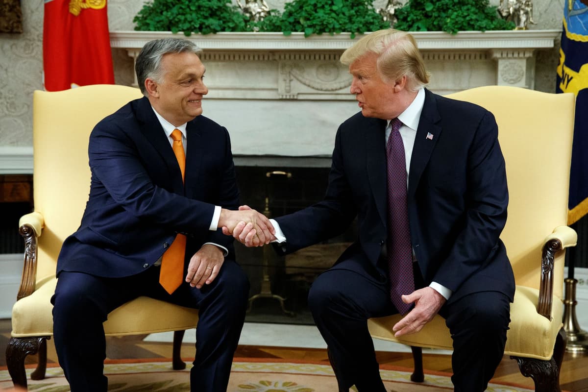 Viktor Orbán a Donald Trump v Oválnej pracovni Bieleho domu v roku 2019. Foto: TASR/AP