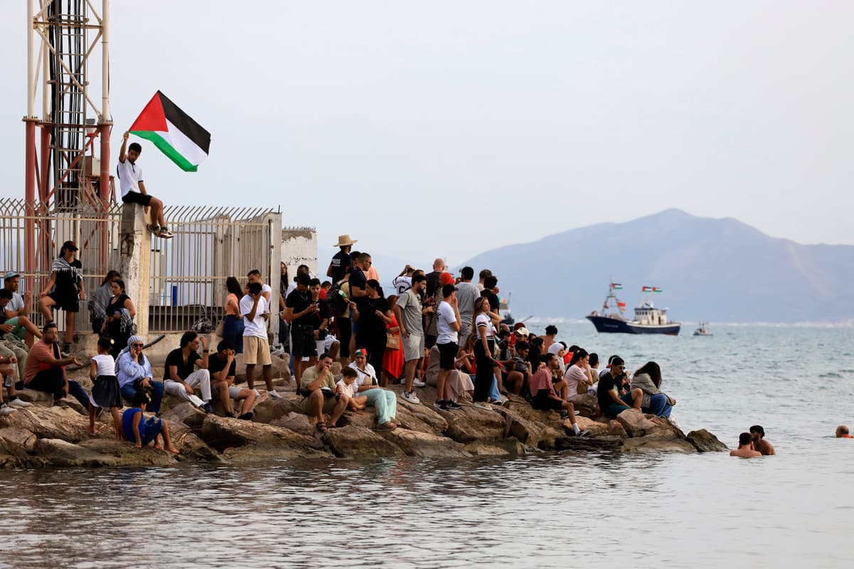 Ľudia vítajú propalestínsku flotilu. Foto TASR/AP