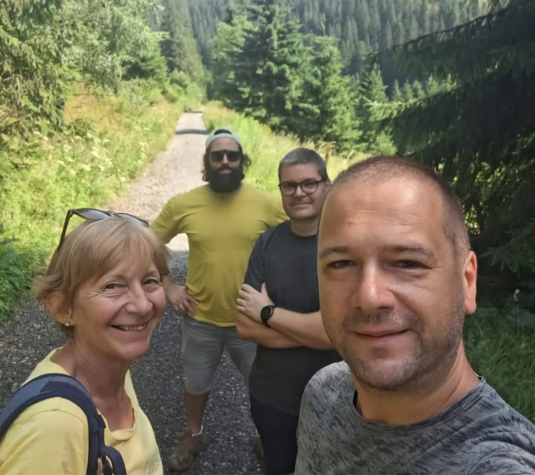 Jozef Žuffa (vpravo) a Mária Spišiaková spolu s ďalšími členmi Apeironu. Foto: IG/Apeiron.ihs