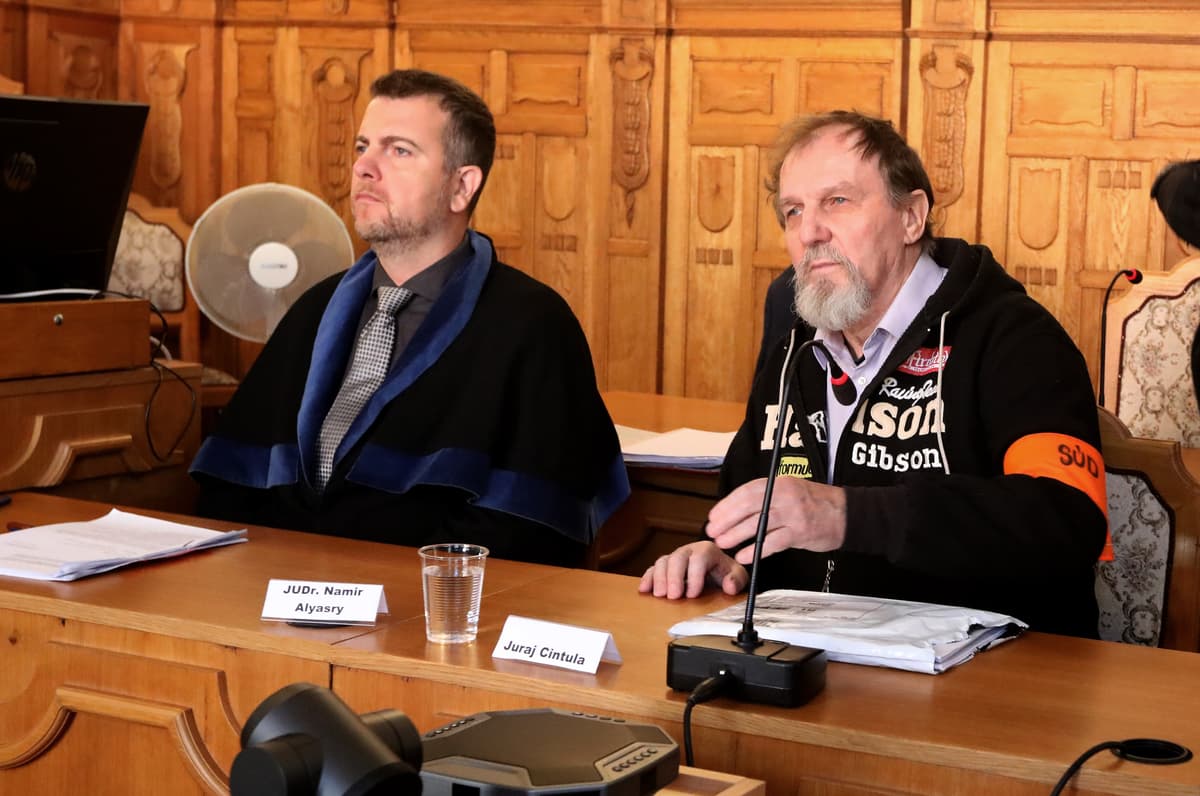Juraj Cintula na súde 8. 10. 2025. Foto Krošlák/TASR