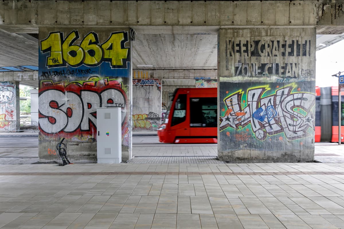Na snímke električka na konečnej zastávke Južné mesto v bratislavskej mestskej časti Petržalka. FOTO:TASR/Dano Veselský
