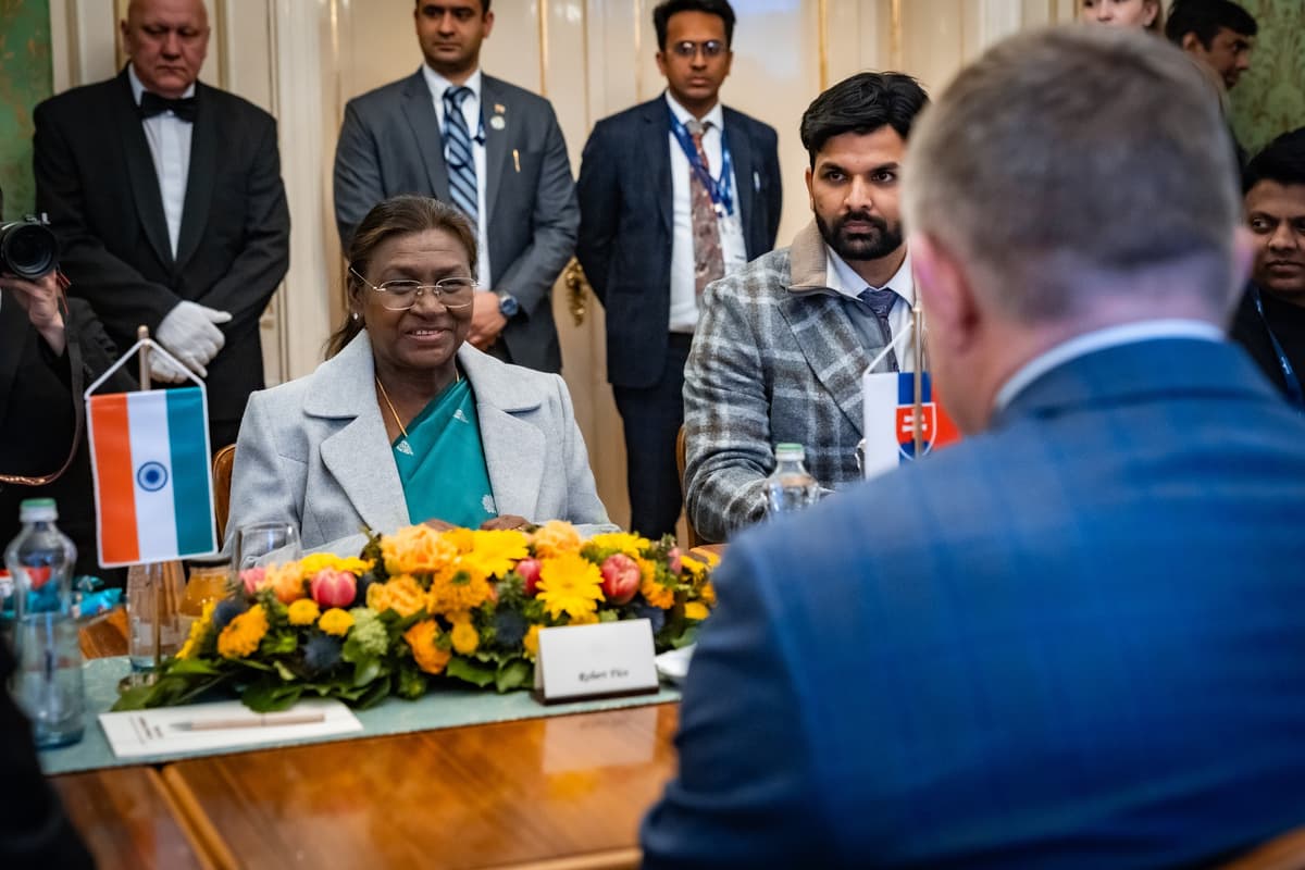 Indická prezidentka Draupadí Murmúová a premiér Robert Fico na Úrade vlády SR 9. apríla 2025. Foto: Úrad vlády SR
