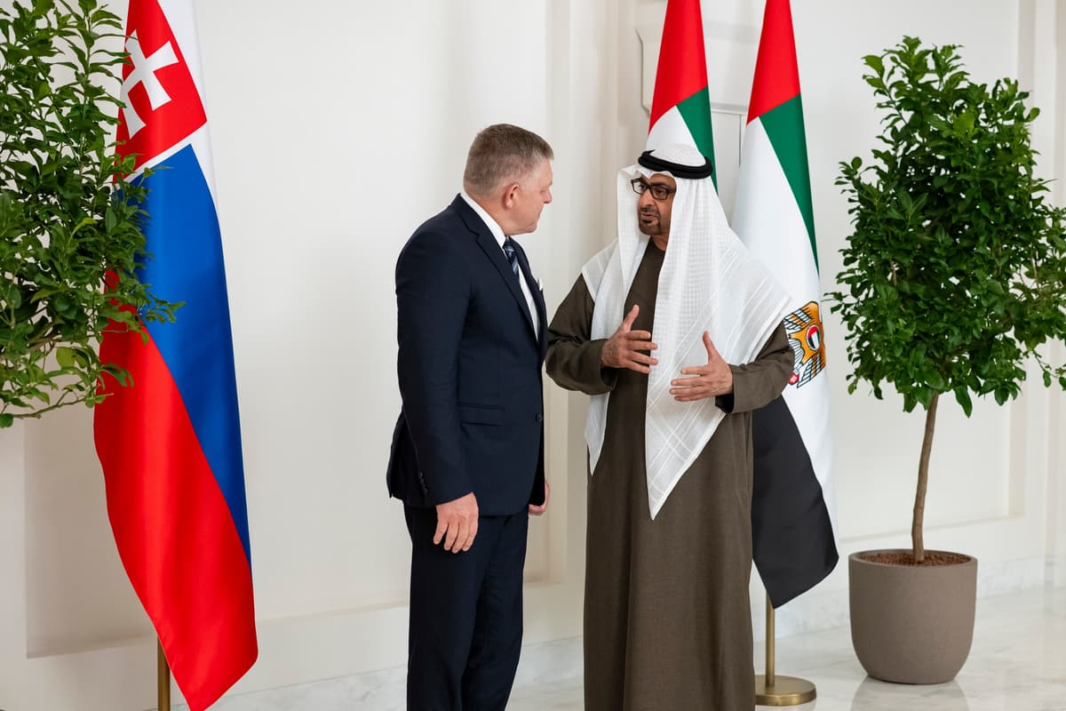 Premiér SR Robert Fico rokoval s prezidentom SAE šejkom Muhammadom bin Zájidom Ál Nahjánom. FOTO: FB Úrad vlády Slovenskej republiky