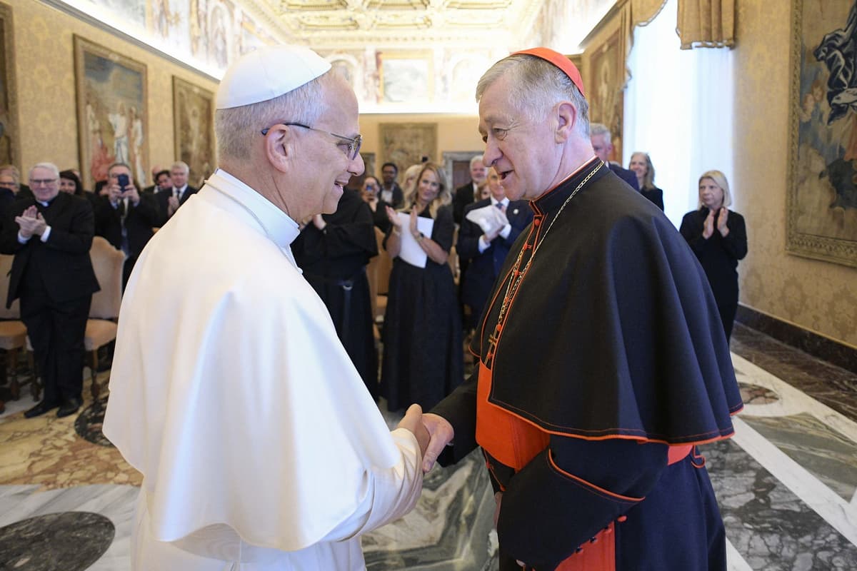 Pápež Lev a kardinál Blase Cupich vo Vatikáne. Foto: ABACA / Shutterstock Editorial / Profimedia