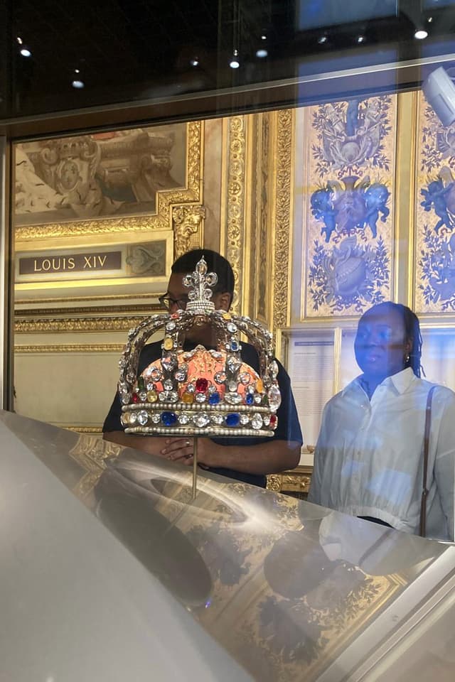 Šperky v Apollónovej galérii v múzeu Louvre v Paríži. FOTO:TASR/AP Photo/Alexander Turnbull