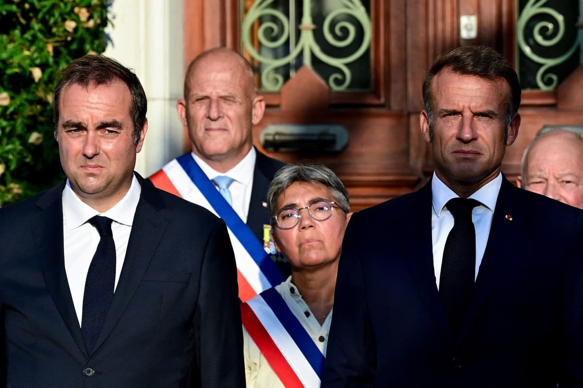 Sebastien Lecornu a Emmanuel Macron. Foto: Miguel Medina / Pool / AFP / Profimedia