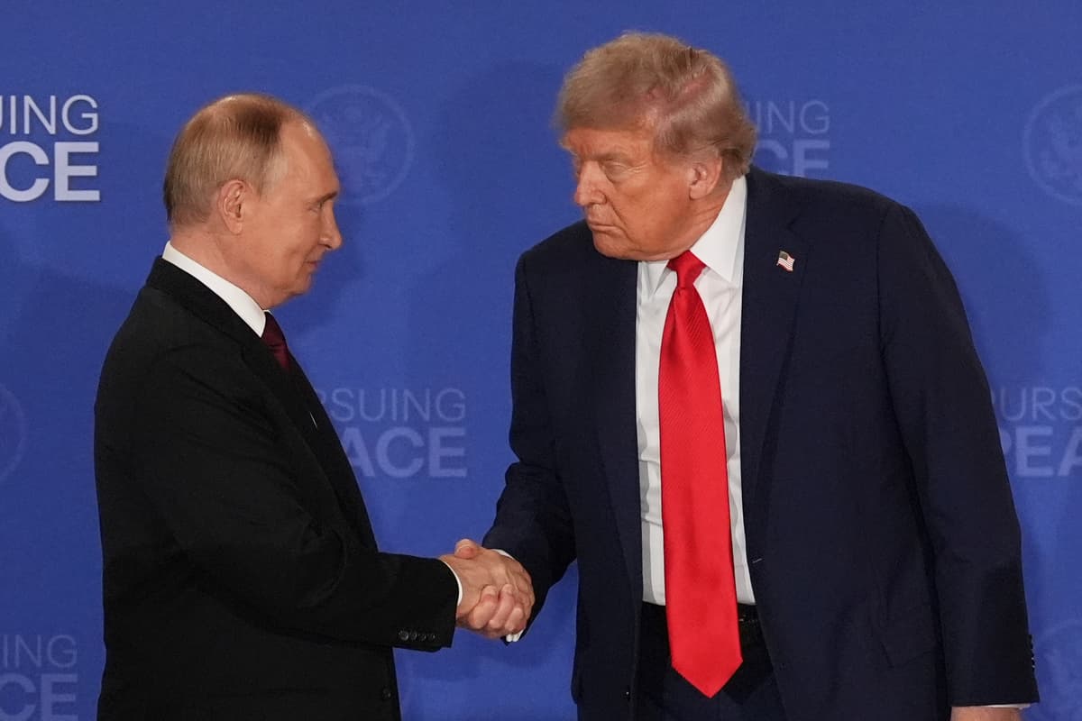Donald Trump a Vladimir Putin počas ich spoločnej tlačovej konferencie na vojenskej leteckej základni Elmendorf-Richardson v Anchorage na Aljaške 15. augusta 2025. Foto: TASR/AP