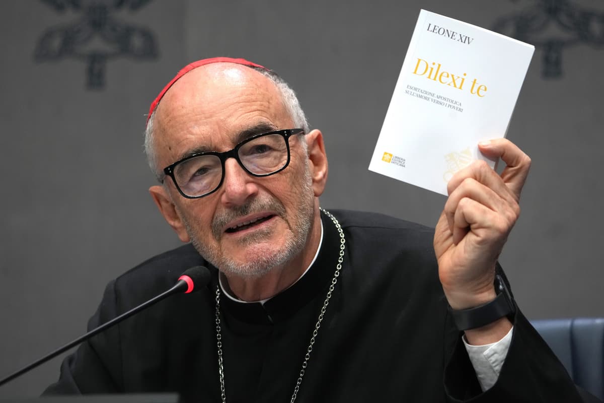 Kardinál  Michael Czerny prezentuje dokument s názvom Dilexi te. Foto: TASR/AP