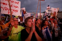 Izraelčania čakajú na návrat rukojemníkov z Pásma Gazy. Foto Menahem KAHANA / AFP / AFP / Profimedia