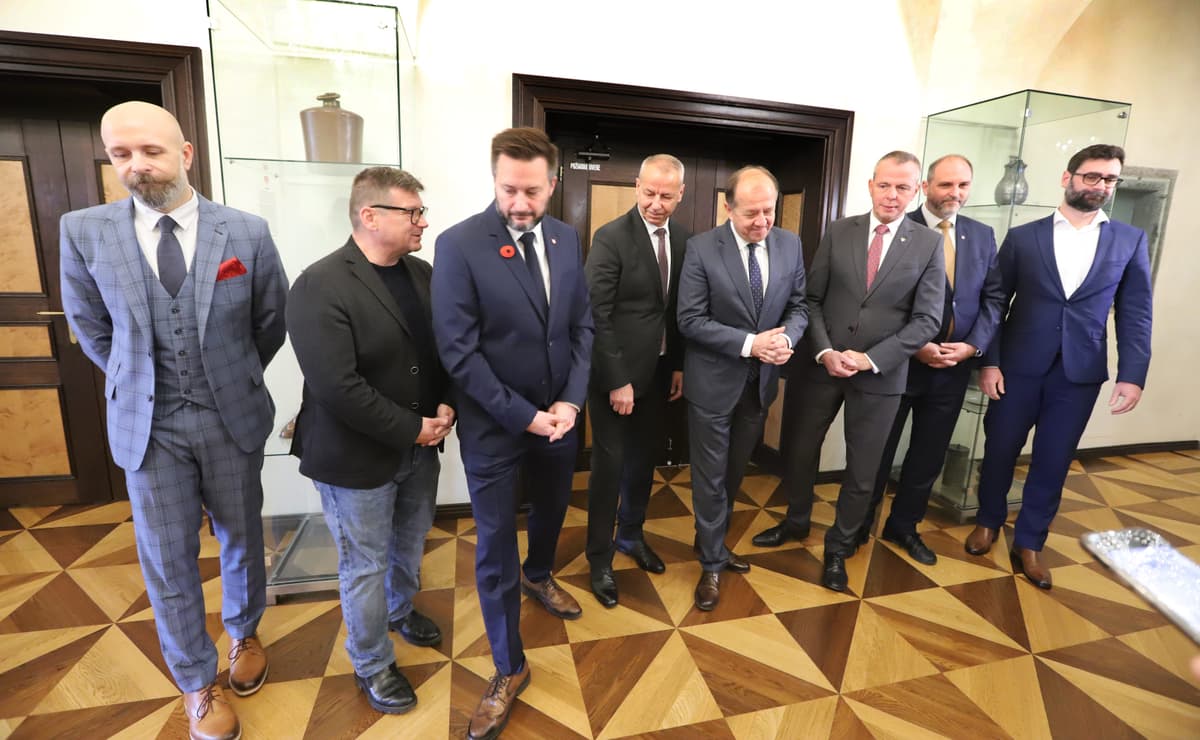 Primátori krajských miest Slovenska. FOTO: TASR/Ján Krošlák