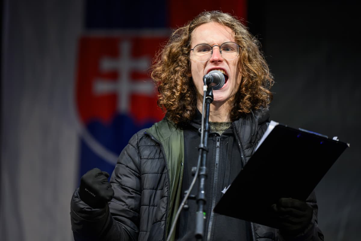 Popradský študent Michal sa účastní na proteste, ktoré zorganizovalo občianske združenie Mier Ukrajine. Foto: Jaroslav Novák/TASR