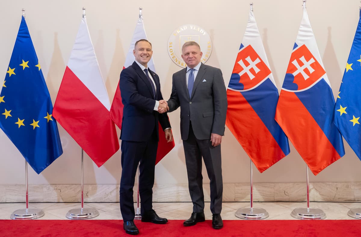 Na snímke sprava premiér SR Robert Fico (Smer-SD) a prezident Poľska Karol Nawrocki. FOTO: TASR/Martin Baumann