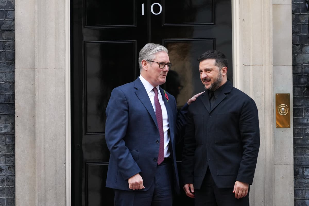 Keir Starmer a Volodymyr Zelenskyj. Foto: TASR/AP.