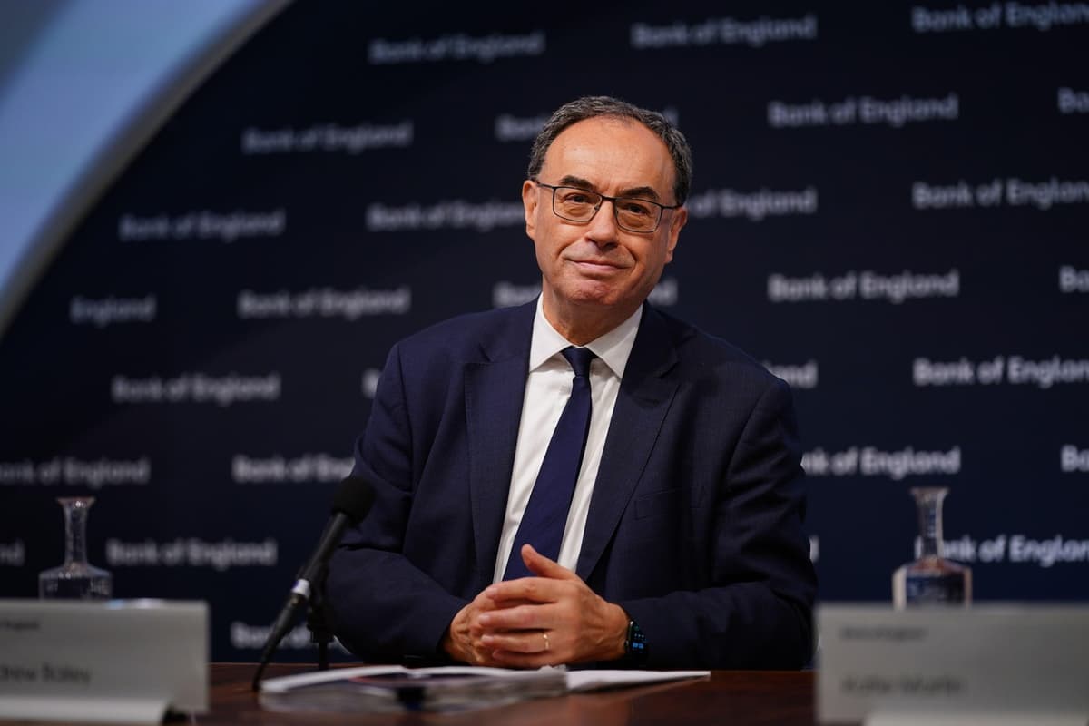 Guvernér Bank of England Andrew Bailey počas tlačovej konferencie k správe Bank of England o finančnej stabilite v Londýne 2. decembra 2025. Foto: Yui Mok, PA Images / Alamy / Profimedia