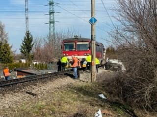 Miesto zrážky vlaku s kamiónom v Nových Zámkoch. Foto: TASR/Milan Drozd