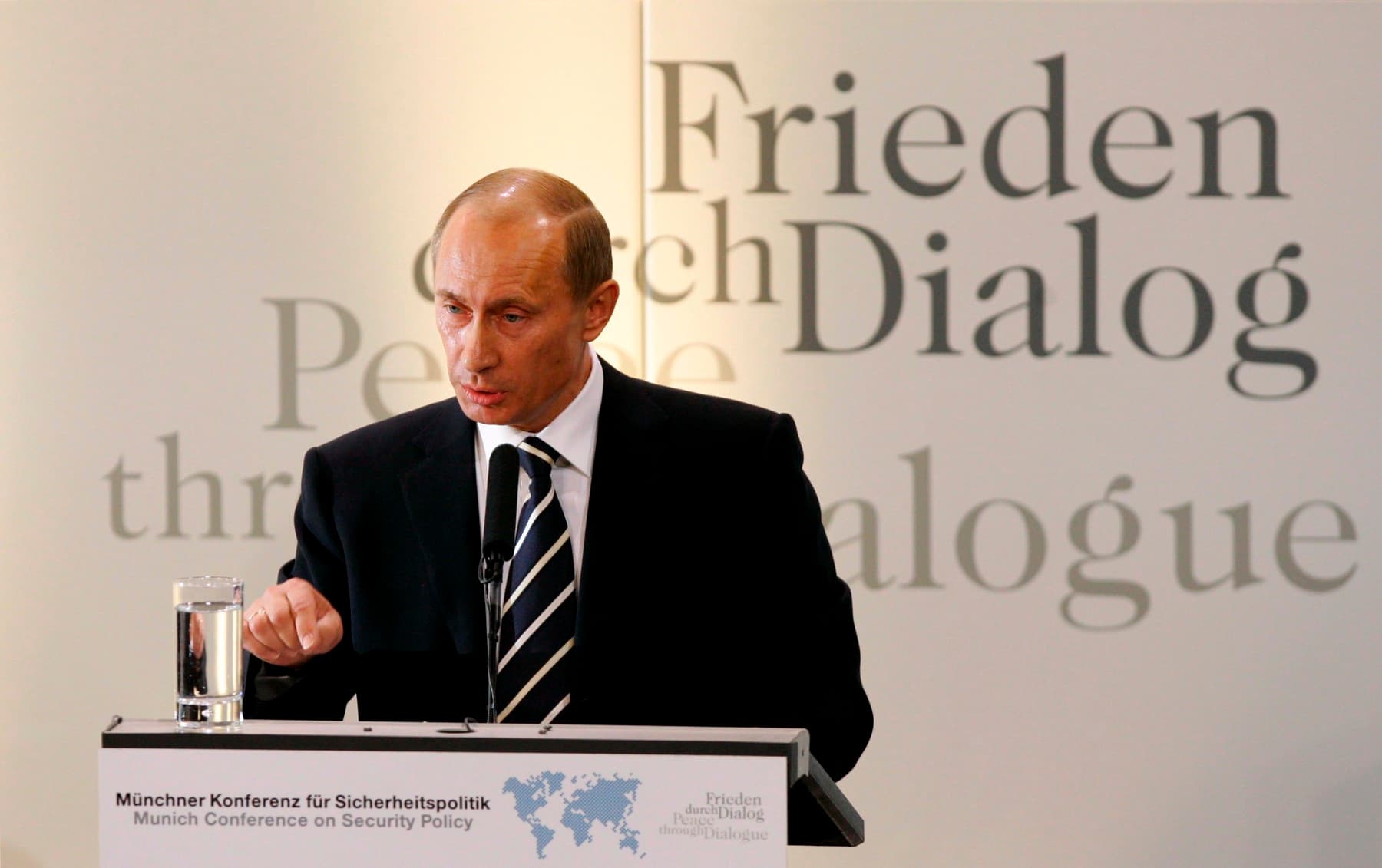 Ruský prezident Vladimir Putin na Mníchovskej bezpečnostnej konferencii vo februári 2007. Foto: MATTHIAS SCHRADER / EPA / Profimedia