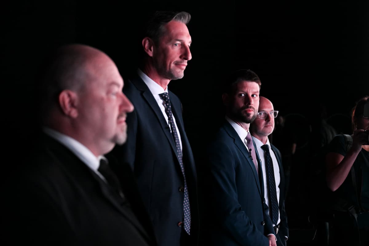 Zľava Rudolf Huliak, Milan Majerský, Michal Šimečka a Branislav Gröhling v štúdiu STVR O 5 minút 12. Foto:TASR/Jaroslav Novák