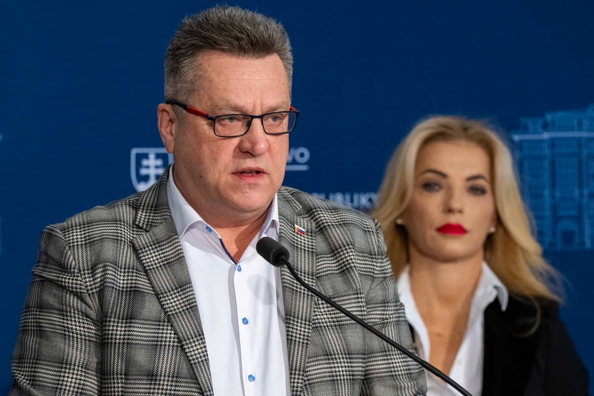 Riaditeľ FPU František Kornaj a Martina Šimkovičová. Foto Kotian/TASR