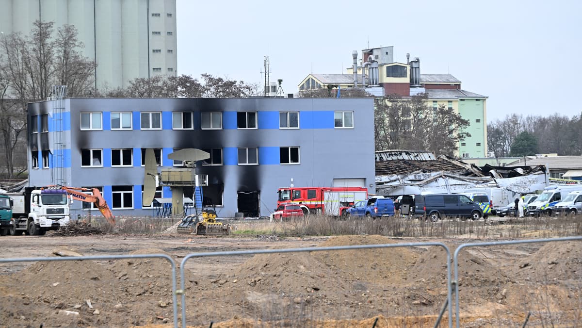 Po požiari v priemyselnom areáli v Pardubiciach. Foto: TASR/AP/ČTK