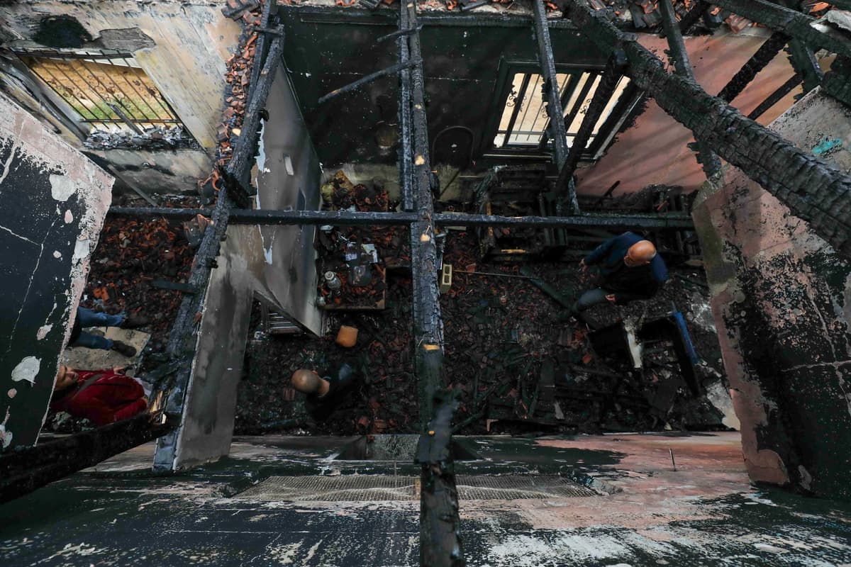 Vypálený palestínsky dom vo Fundokumíji na Západnom brehu. Foto: Nedal Eshtayah / ANADOLU / Anadolu via AFP / Profimedia