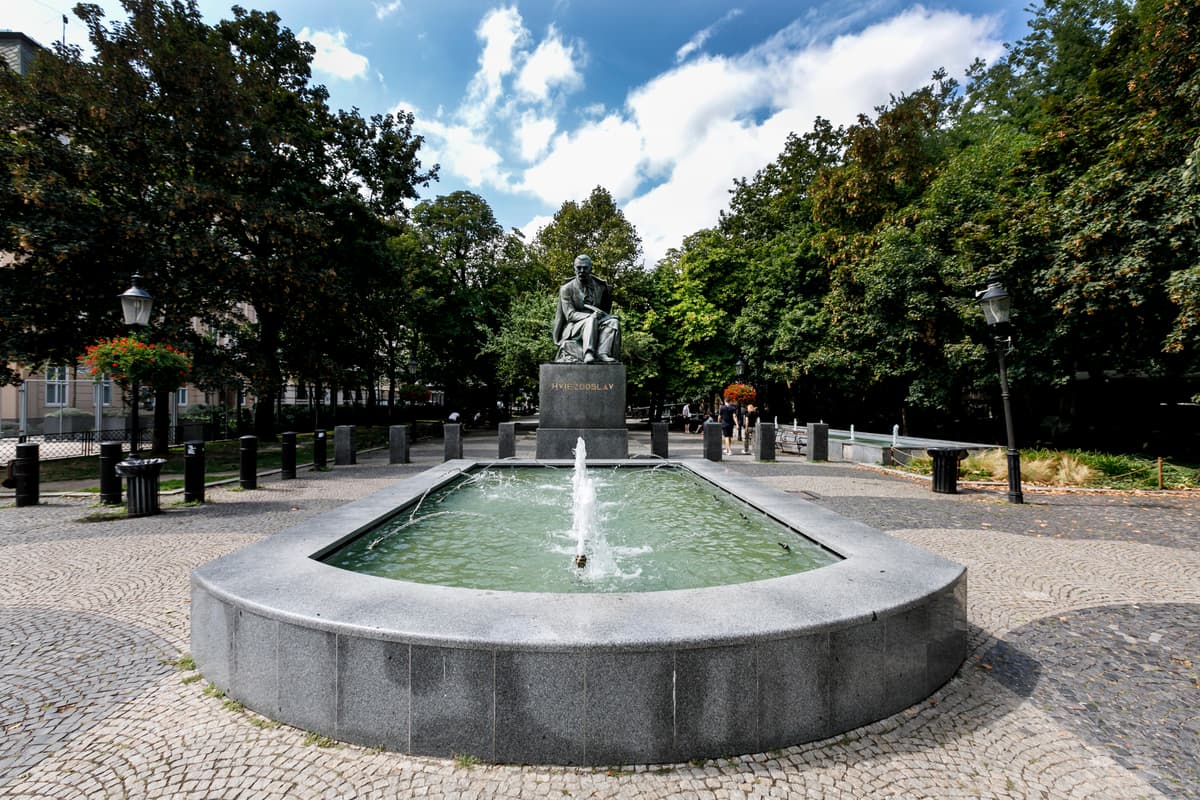Pohľad na Hviezdoslavovo námestie a sochu Pavla Orságha Hviezdoslava. Foto:TASR/Dano Veselský