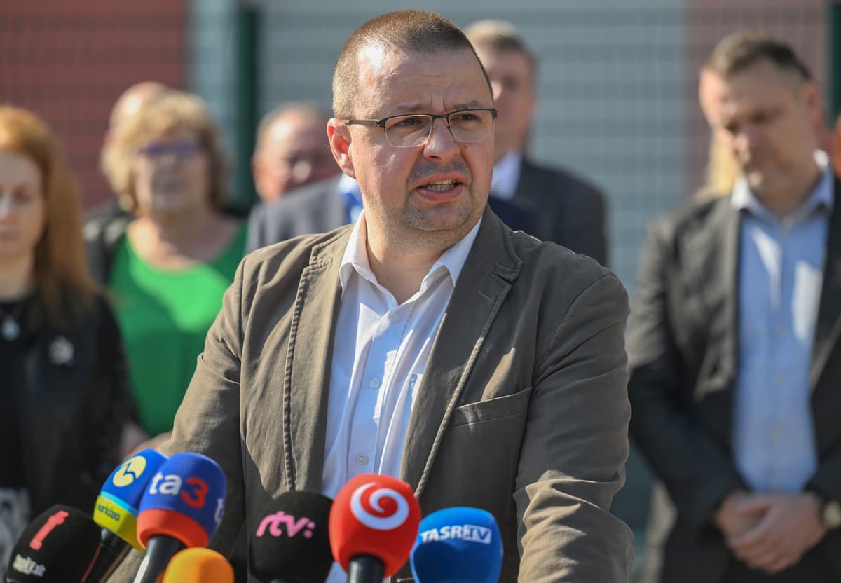 Matúš Harkabus a ďalší prokurátori ÚŠP počas tlačovej konferencie ÚŠP, na ktorej informoval o situácii v súvislosti s rušením úradu. Foto: TASR / Martin Baumann