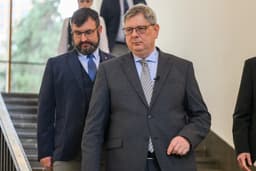 Minister spravodlivosti Boris Susko a štátny tajomník ministerstva Milan Hodás. Foto: TASR/Jaroslav Novák