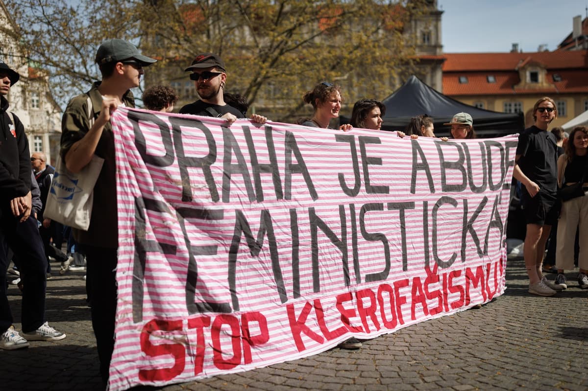 Transparent blokády Pochodu pro život. Foto MICHAL SVÁČEK / MFDNES + LN / Profimedia