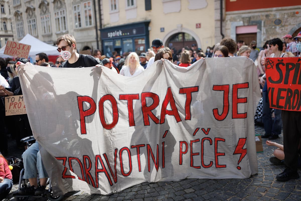 Transparent blokády Pochodu pro život. Foto MICHAL SVÁČEK / MFDNES + LN / Profimedia