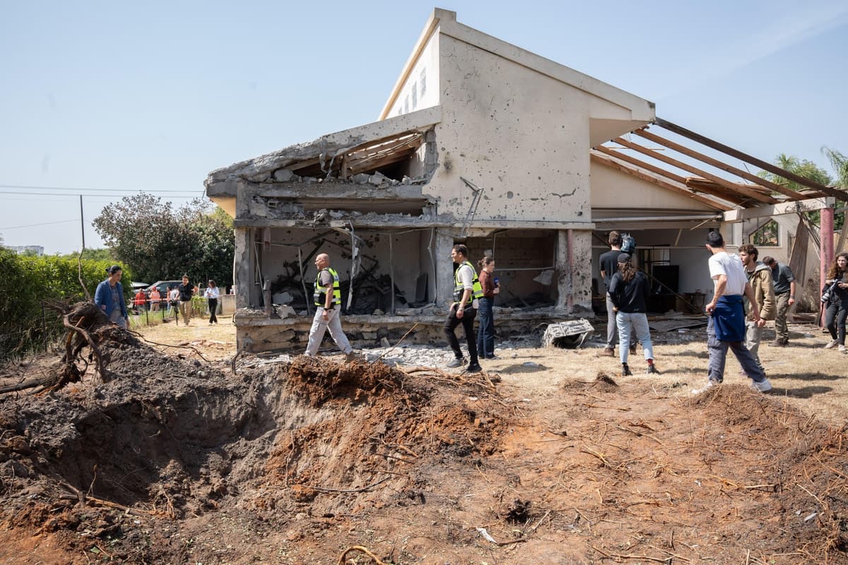 Poškodený dom po útoku Hizballáhu na Izrael, ilustračný záber. Foto Chen Leopold, PhotoStock-Israel / Alamy / Profimedia