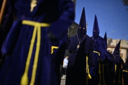 Cofradía de la Vera Cruz. Foto: Profimedia, BURAK AKBULUT / ANADOLU / Anadolu via AFP