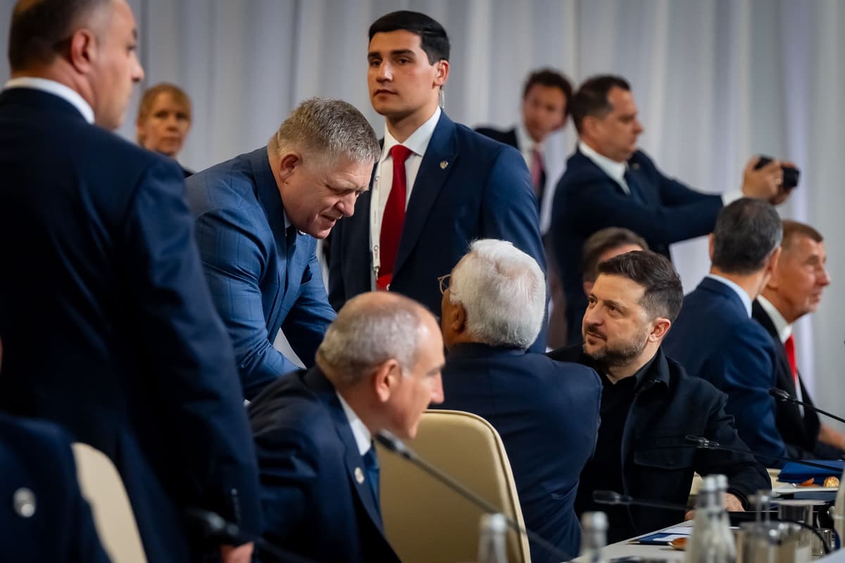 Robert Fico, ukrajinský prezident Volodymyr Zelenskyj a predseda Európskej rady António Costa. Foto: Úrad vlády SR/TASR