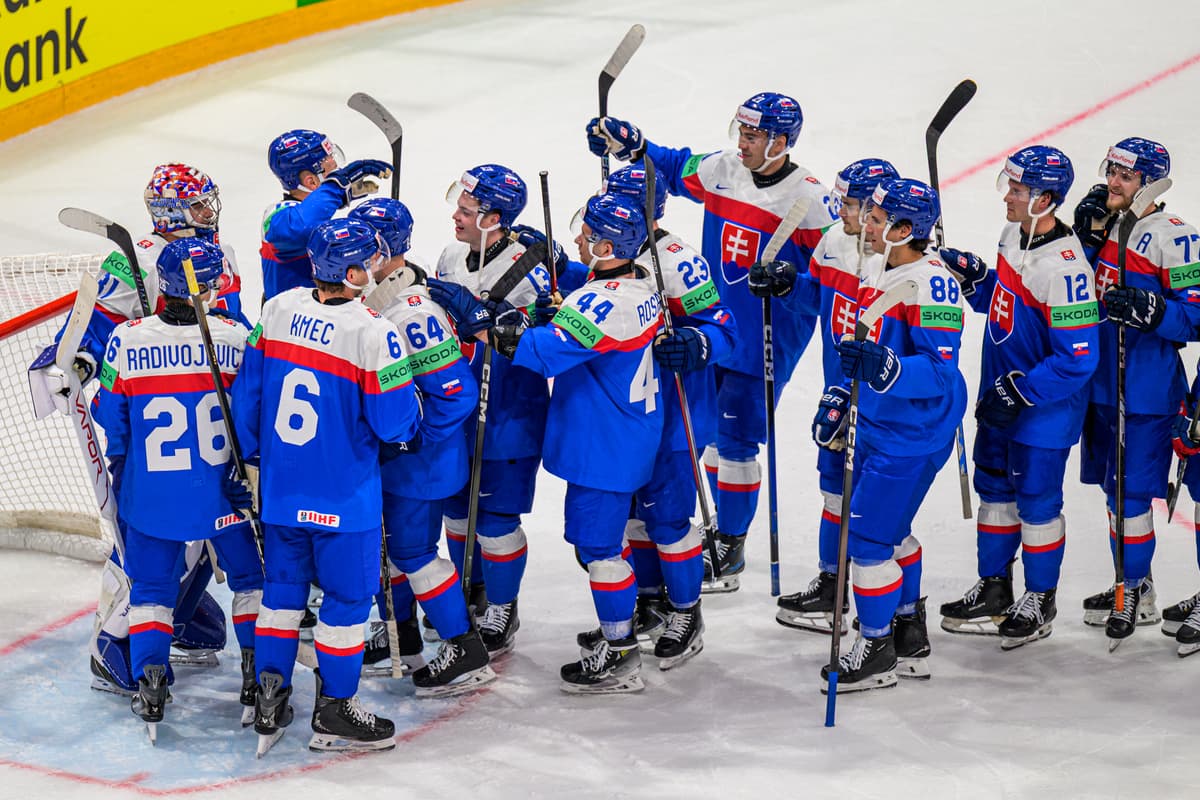 Slovenskí hokejisti po víťazstve nad Nórmi v úvodnom zápase majstrovstiev sveta. Foto:TASR/Veronika Mihaliková