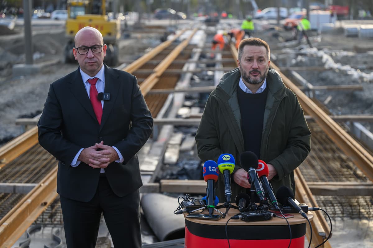 Primátor Bratislavy Matúš Vallo (vpravo) a minister dopravy Jozef Ráž. Foto: TASR/Jaroslav Novák
