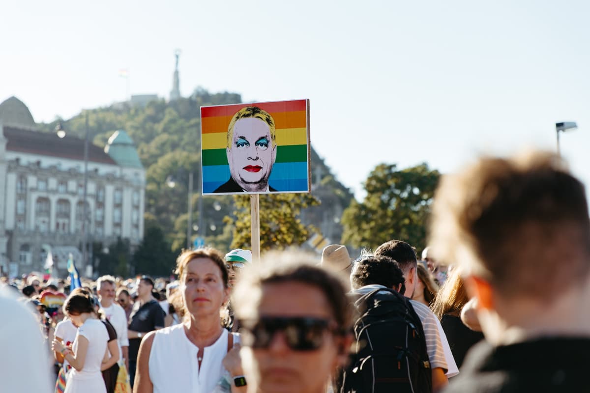 Účastníci Budapest Pride 2025 zosmiešňujú vtedajšieho premiéra Viktora Orbána. Foto: Facebook
