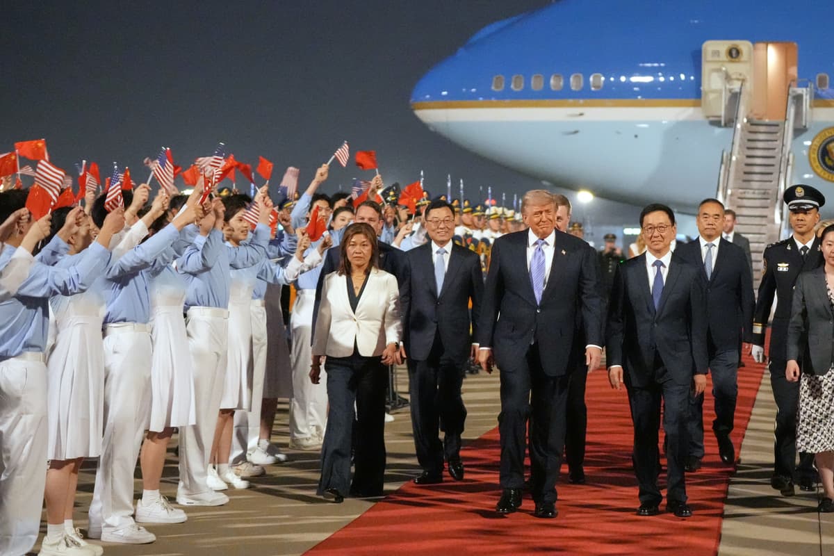 Donald Trump pricestoval na návštevu Číny. Foto:TASR/AP Photo/Mark Schiefelbein